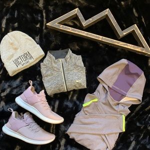 Nike Performance Tops